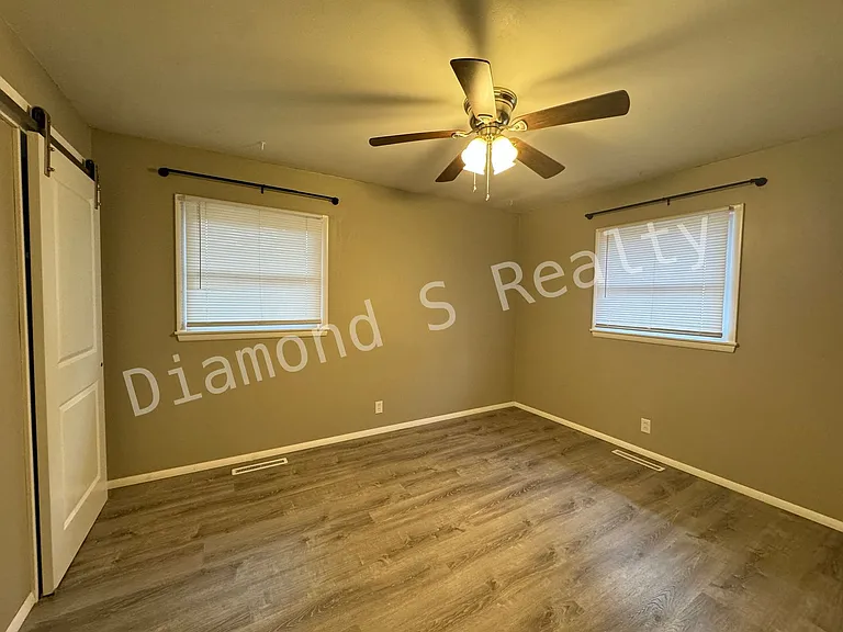 2202 S Prospect Ct — Photo 14
