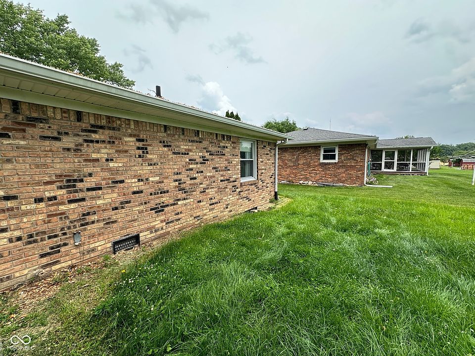 2nd image of 8061 Sycamore Springs Trl