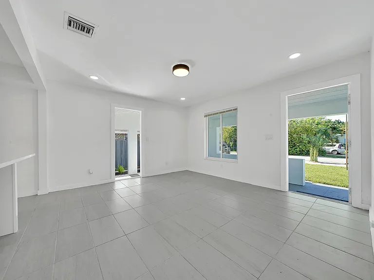 1108 NE 16th St — Photo 6