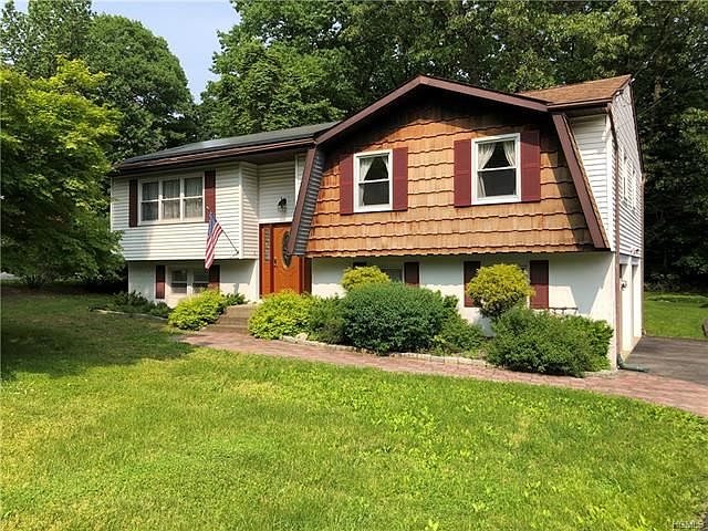 1st image of 15 Rockwood Dr