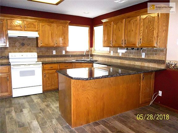 Kitchen with Granite Counter Tops, Large work area and Breakfast Bar.