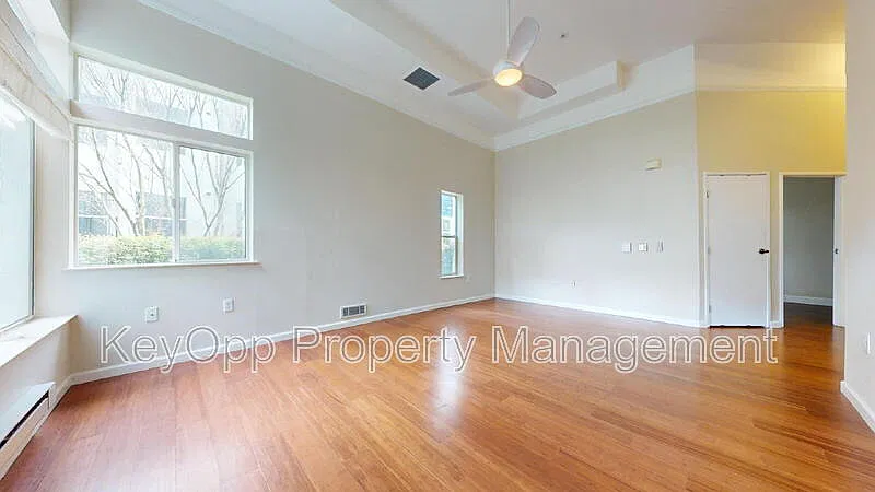 2 bed, 1.0 bath, 963 sqft, $5,150 — Photo 2