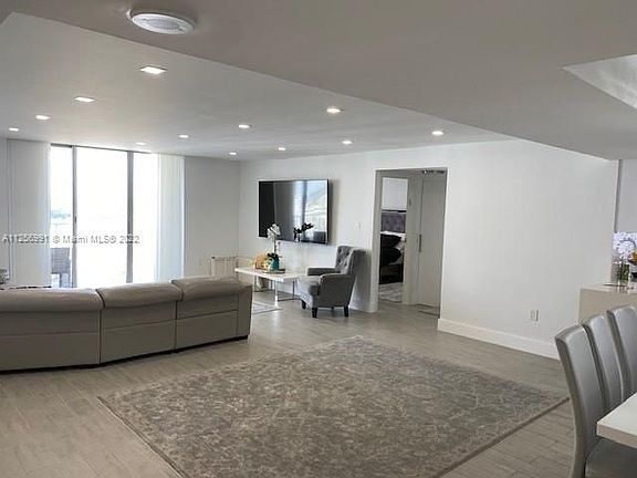 5th image of 2851 NE 183rd St APT 2102E