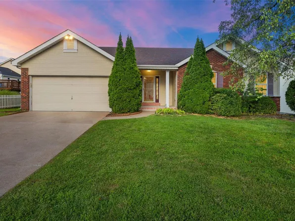1226 Tara Ln, Saint Peters, MO 63304