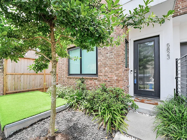5823 Dolores St — Photo 8
