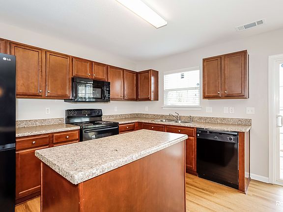 3rd image of 711 Waterlemon Way