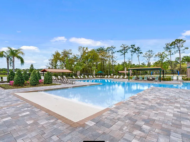 Zero entry pool entry at main pool complex makes it easy for little ones to get in/out.Tons of lounge chairs throughout pool deck makes it easy to keep an eye on the kids while sunbathing. Subdivision has 3 pools in total!