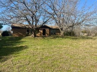 405 Hilltop Dr, Decatur, TX 76234