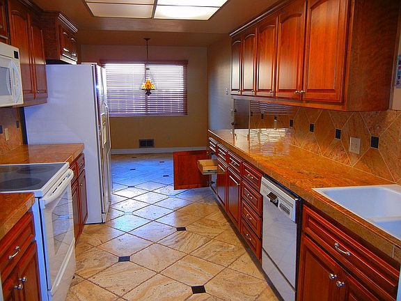 3rd image of 1504 Clovewood Ave