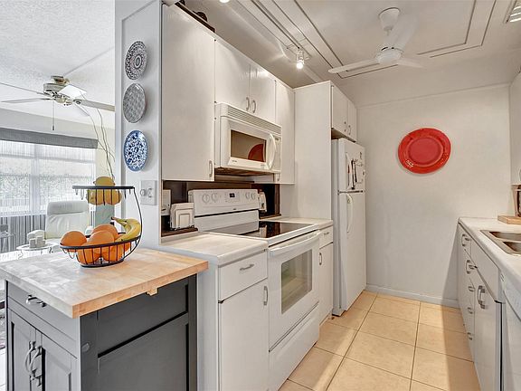3rd image of 2155 Cambridge G #2155