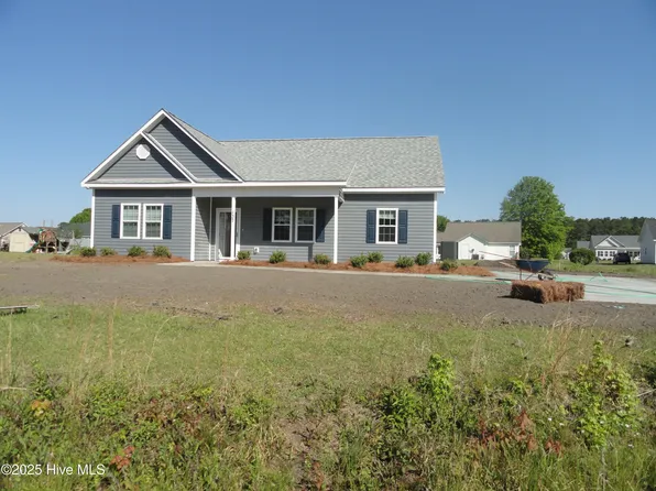 137 Phillip Mills Drive, Teachey, NC 28464