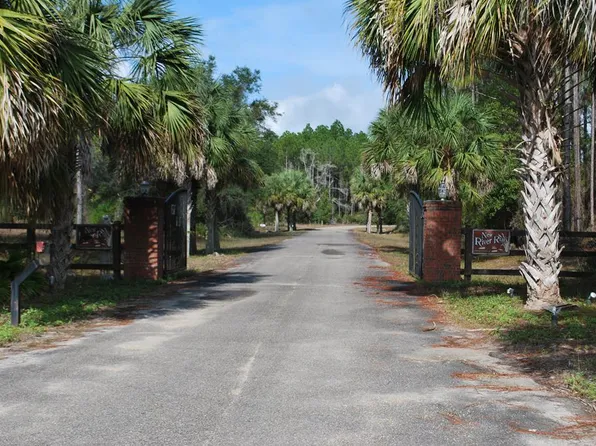 143 Kal Ln, Carrabelle, FL 32322