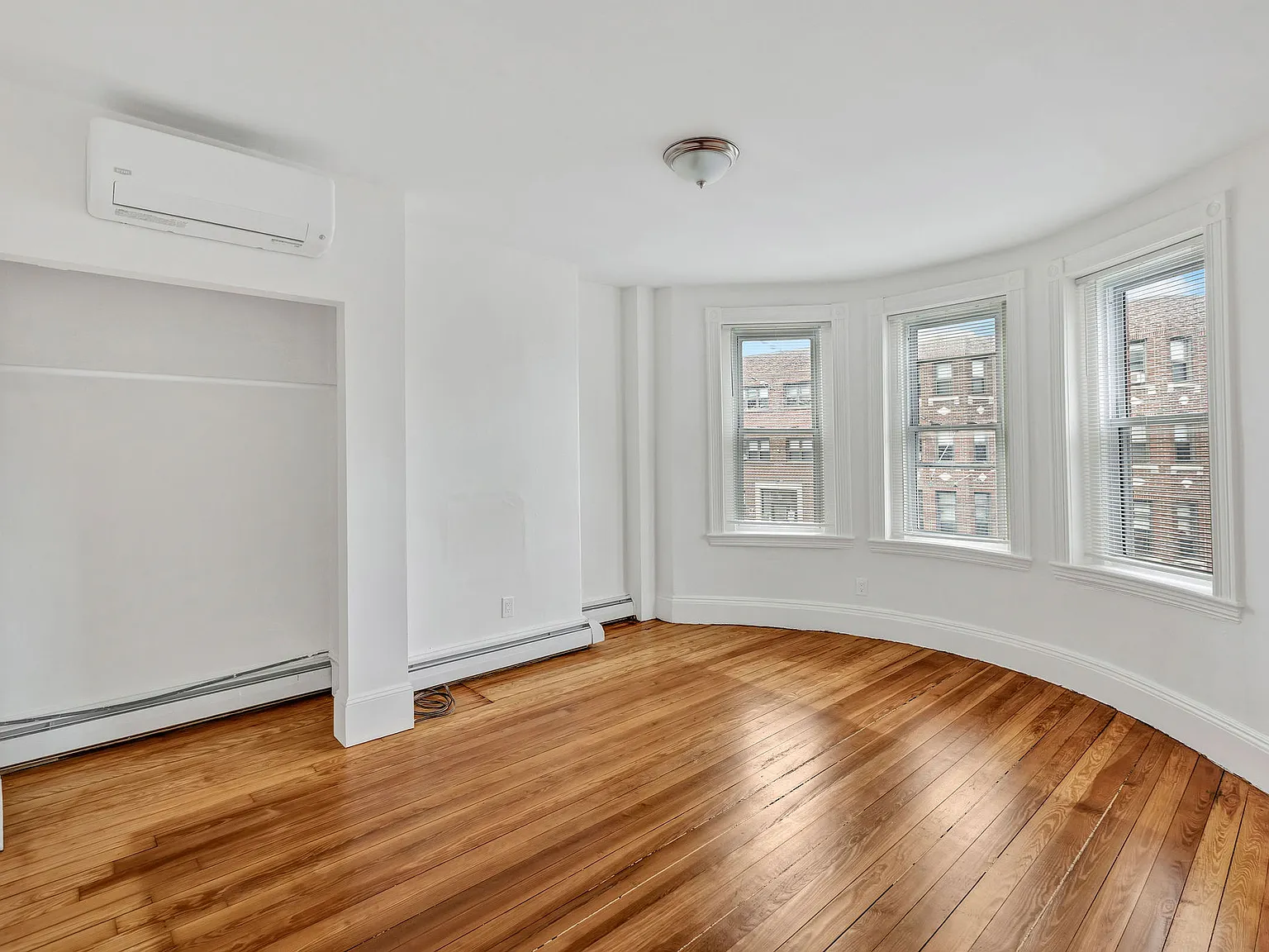 4 bed, 1432 sqft, $4,500 — Photo 3