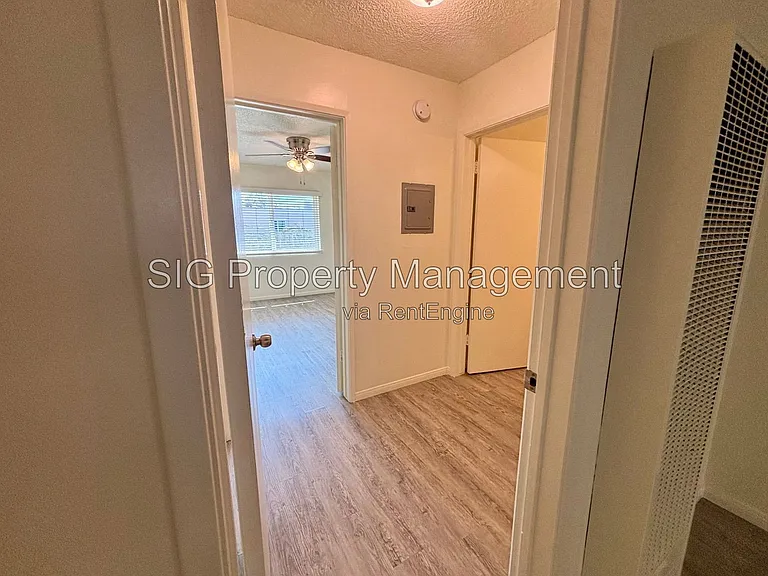 1126 E Doran St — Photo 13
