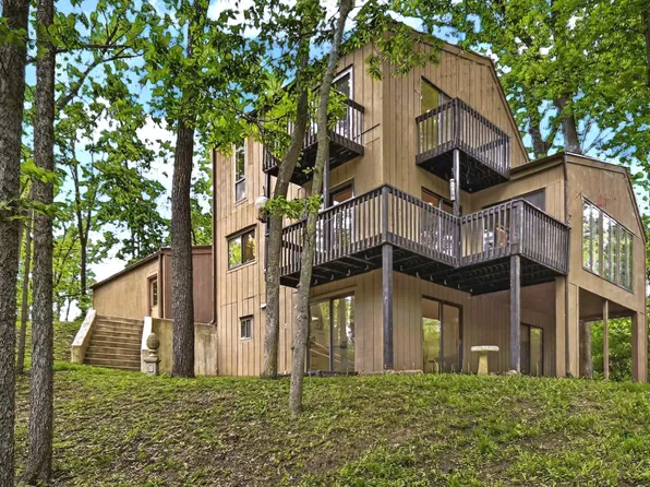 1309 Wildwood Ln, Mahomet, IL 61853