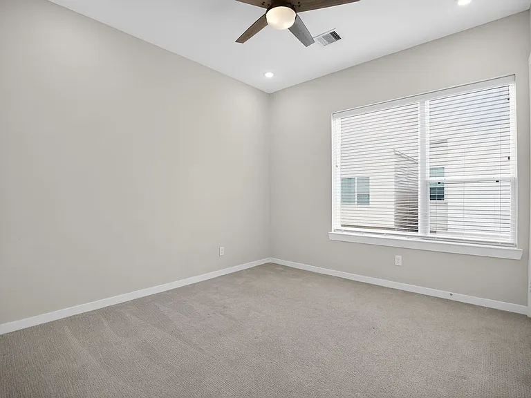 619 Thornton Oaks Ln — Photo 18