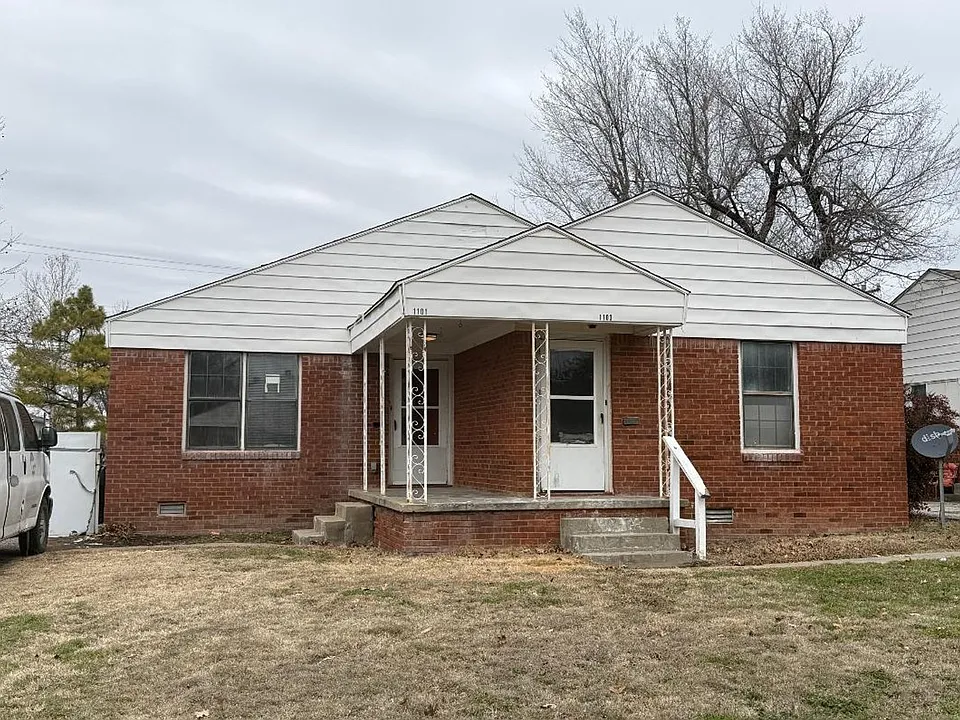 1103 E Arkansas St