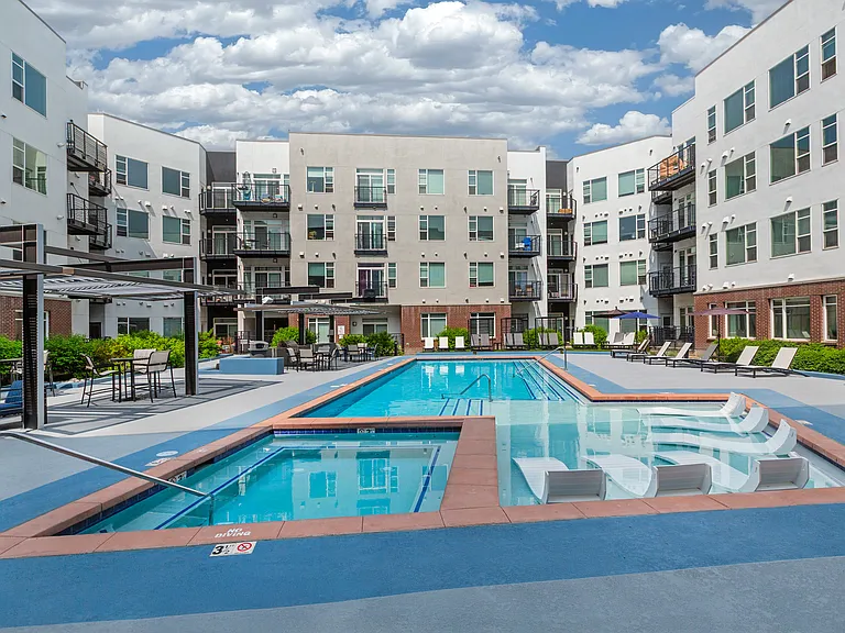 SB1K Apartments — Photo 53