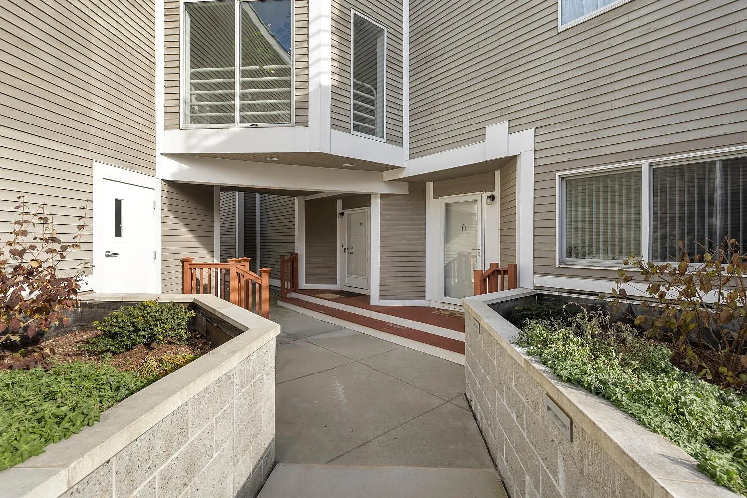 2 bed, 1114 sqft, $2,200 — Photo 2