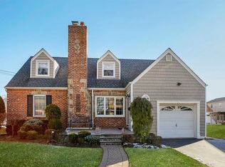 1516 Gilford Ave, New Hyde Park, NY 11040