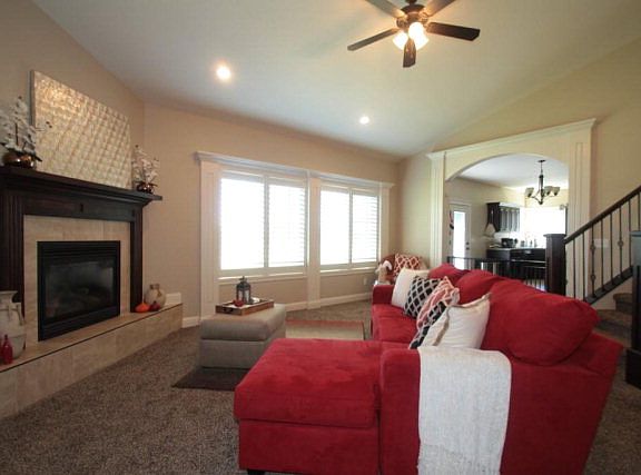 3rd image of 347 N Pointe Dr