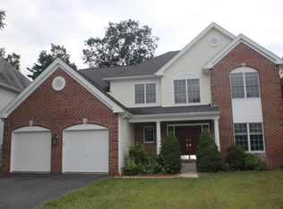 17 Ashley Ct, Danbury, CT 06810