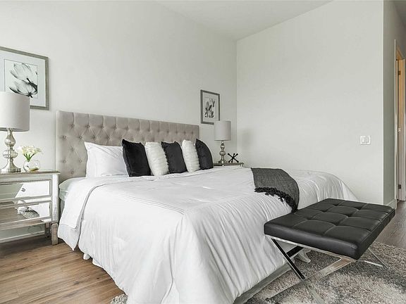 5th image of 111 Saint Clair Ave W Unit 1121