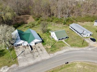 1431 Old Charlotte Rd, White Bluff, TN 37187