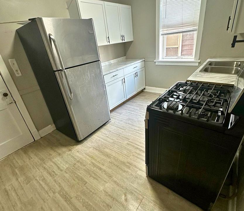 1st image of 3527 Hemlock St APT 4