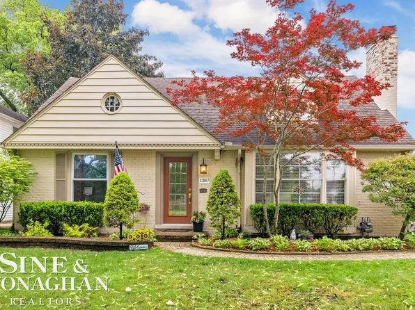 1387 Torrey Rd, Grosse Pointe Woods, MI 48236
