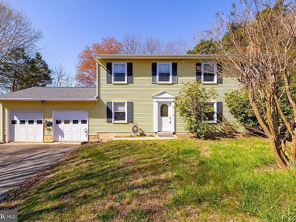 3rd image of 10302 Meadowview Dr