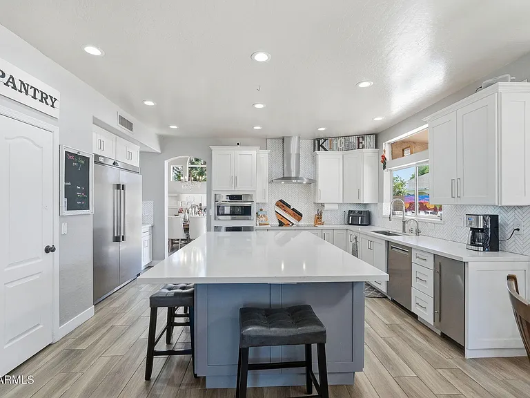 2575 E Drake St — Photo 3