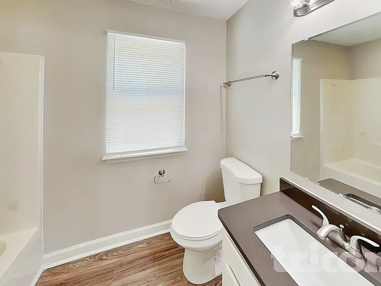 809 Valley Creek Dr — Photo 7