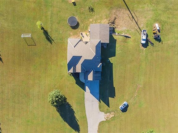3rd image of 7725 Huckleberry Rd