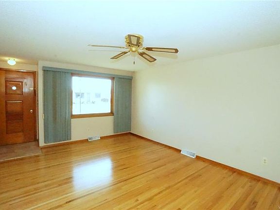 3rd image of 54 Harbour Ln