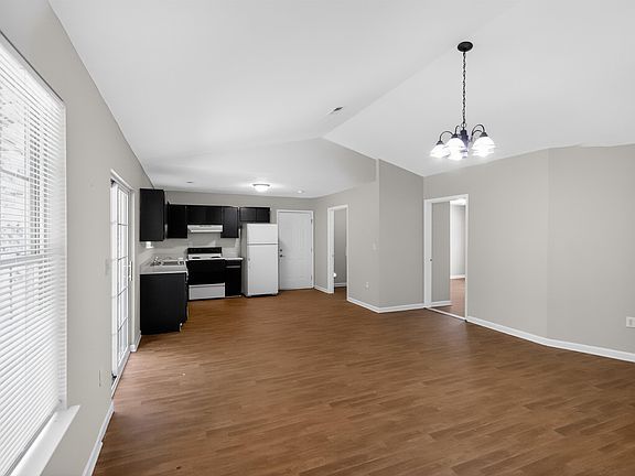 3rd image of 1880 Tamara Way
