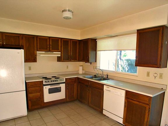 Light & Sunny Kitchen