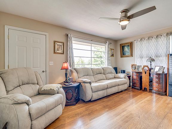 4th image of 909 Quillen St