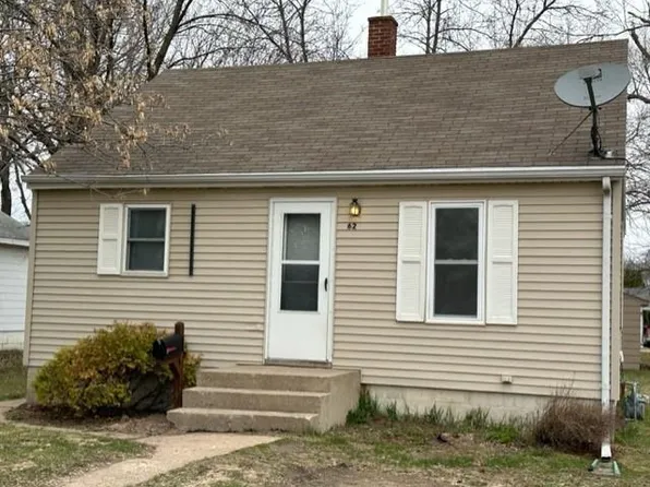 62 9th St, Windom, MN 56101