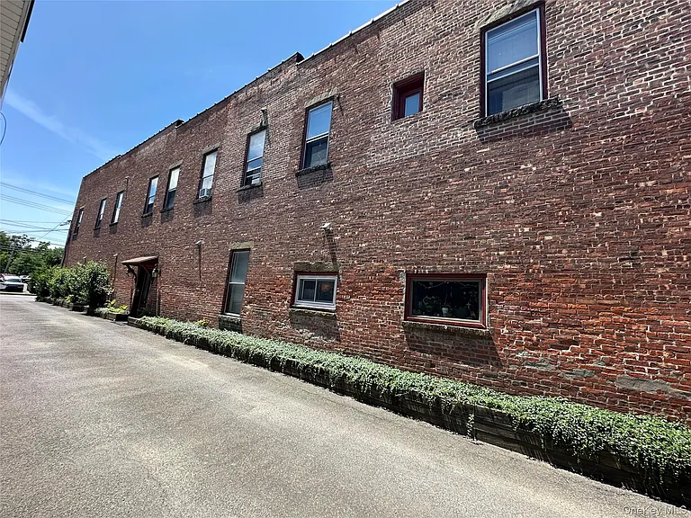 165 Ulster Ave #8 — Photo 33