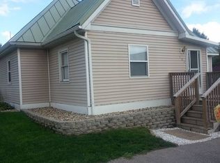 102 E Benton St, Le grand, IA 50142