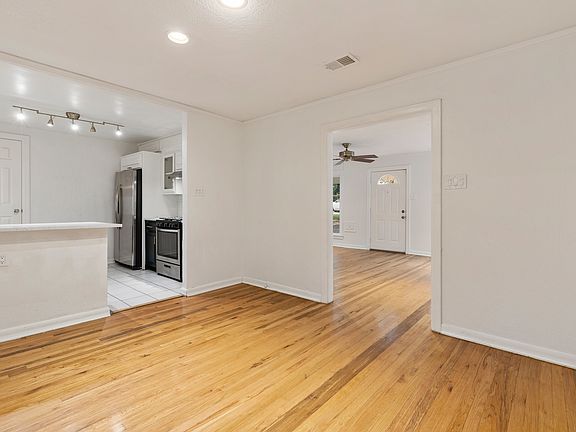 5th image of 1909 Bluebonnet Dr