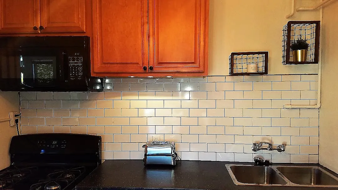 Granada Avenue - 3 - (2853 Hawthorn) — Photo 3