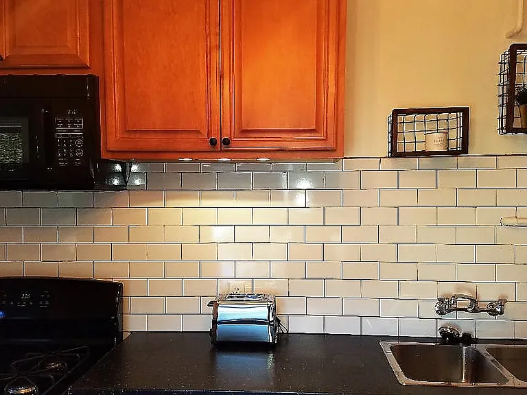2853 Hawthorn St — Photo 3