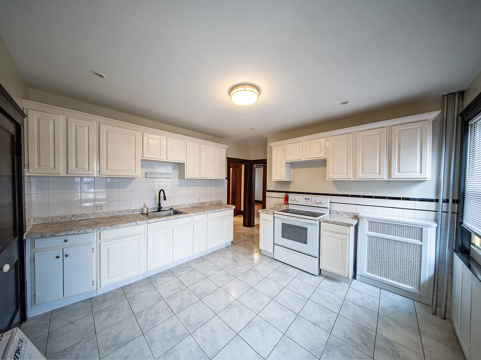 2 bed, 1000 sqft, $2,700 — Photo 3