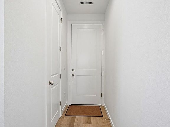 4th image of 528 SW 23rd St