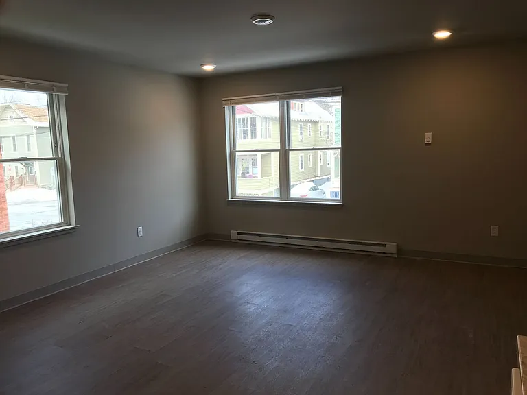 327 W Seneca — Photo 22
