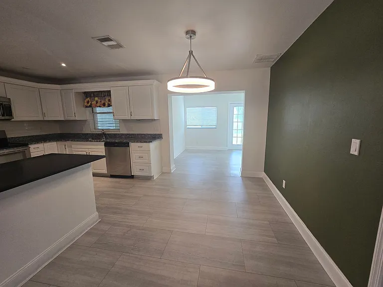 3027 SW 23rd Ave — Photo 4