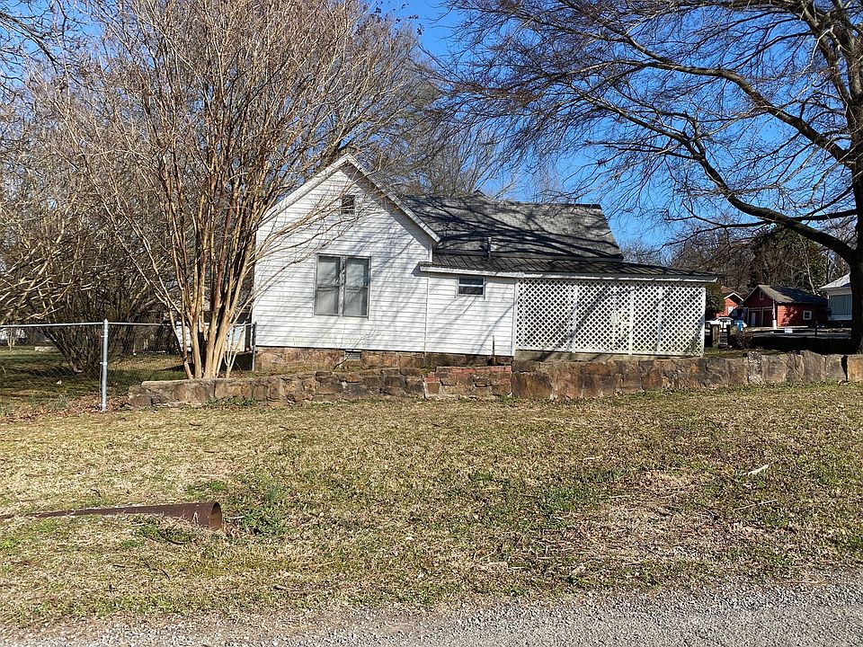 2nd image of 107 W Birch Ave