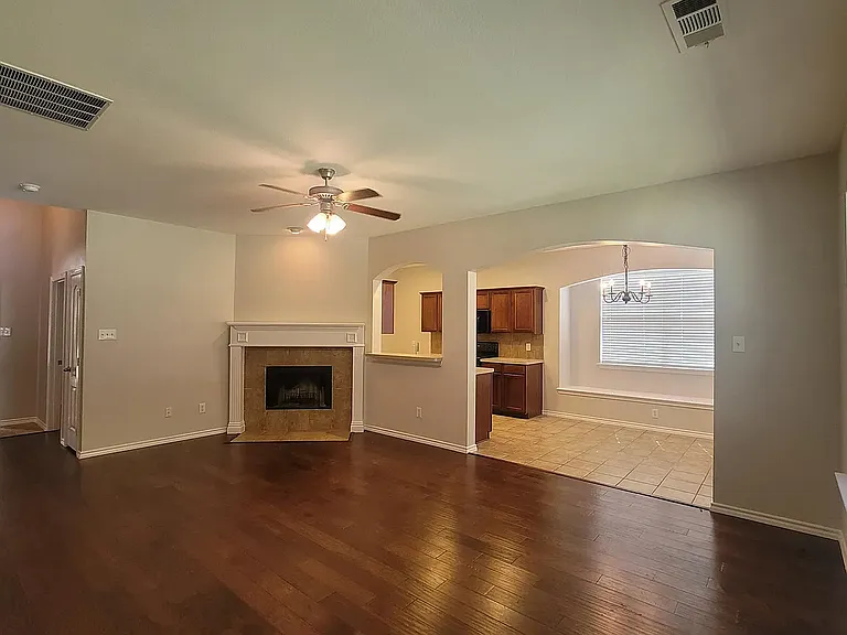 806 Bens Dr — Photo 3